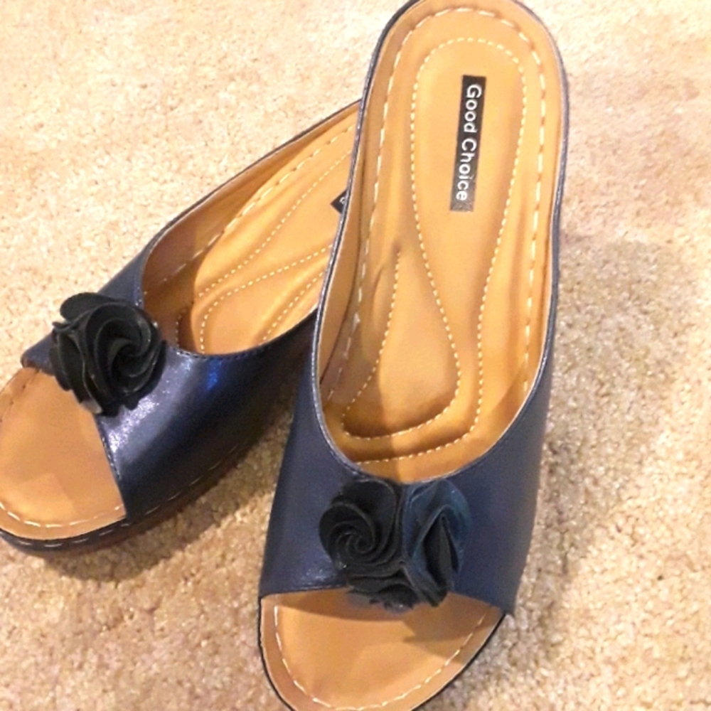 NWOT Good Choice Wedge Sandals